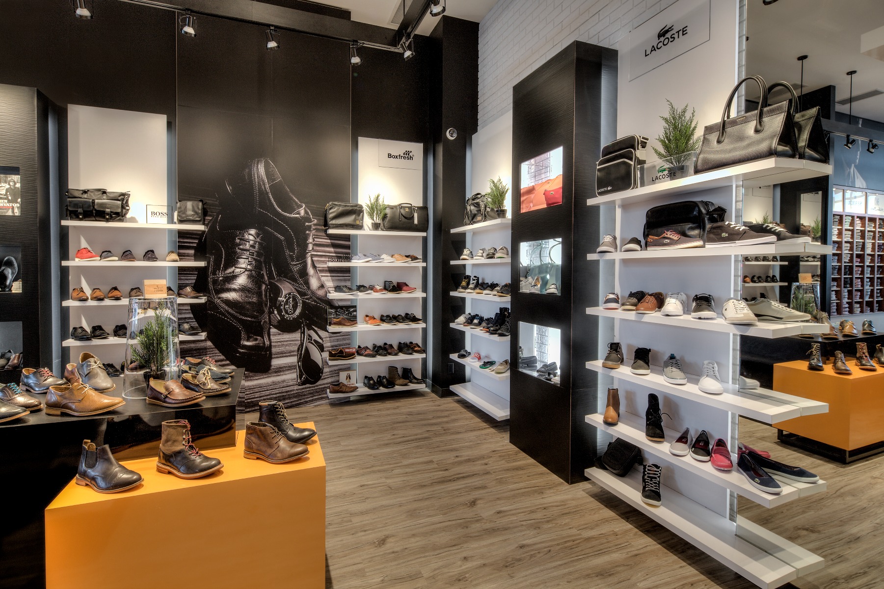 Mannequins avec des vêtements
