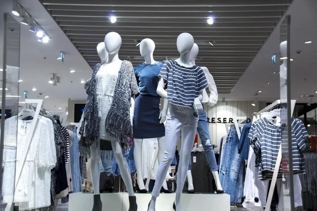 Vitrine de magasin de vêtements