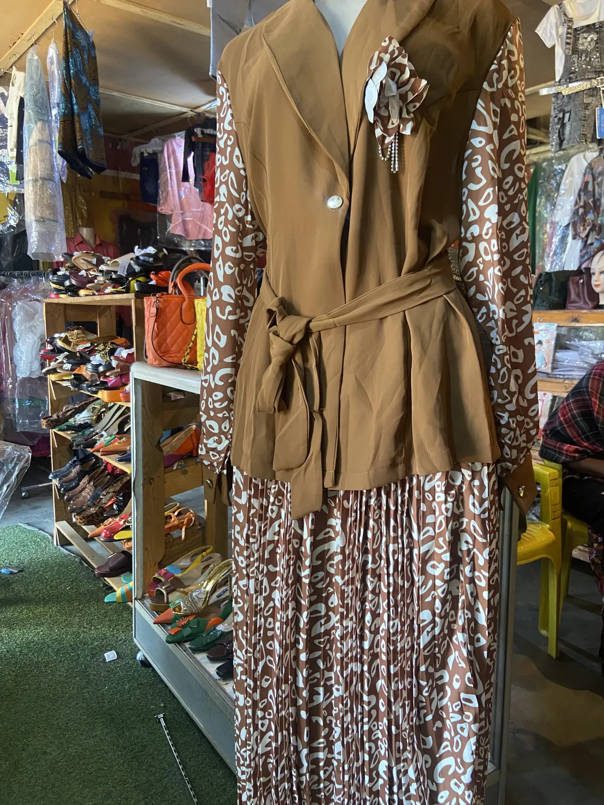 Ensemble veste avec jupe plissée