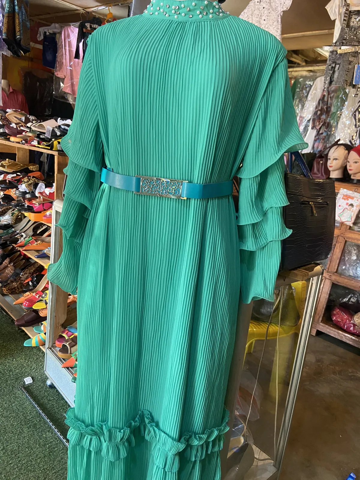 Robe longue colle mao et plissée