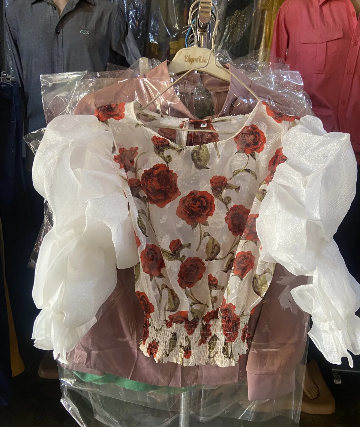 Haut à manches bouffantes et imprimé fleuri