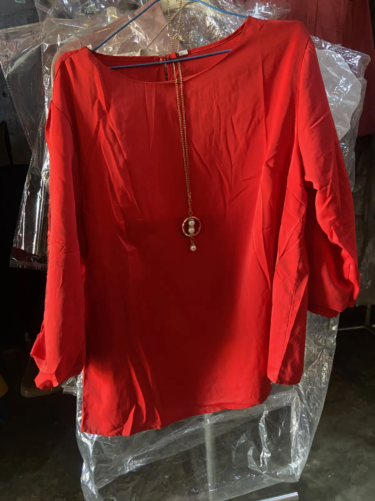 Blouse aux manches en dentelle