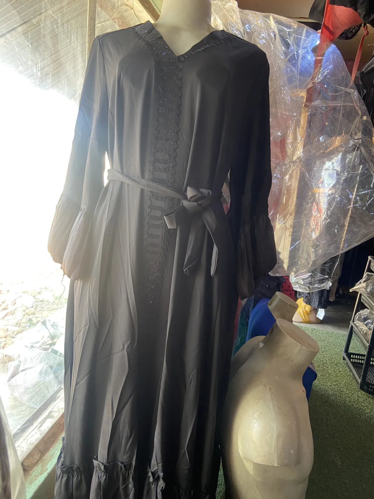 Miniature Longue robe évasée noire