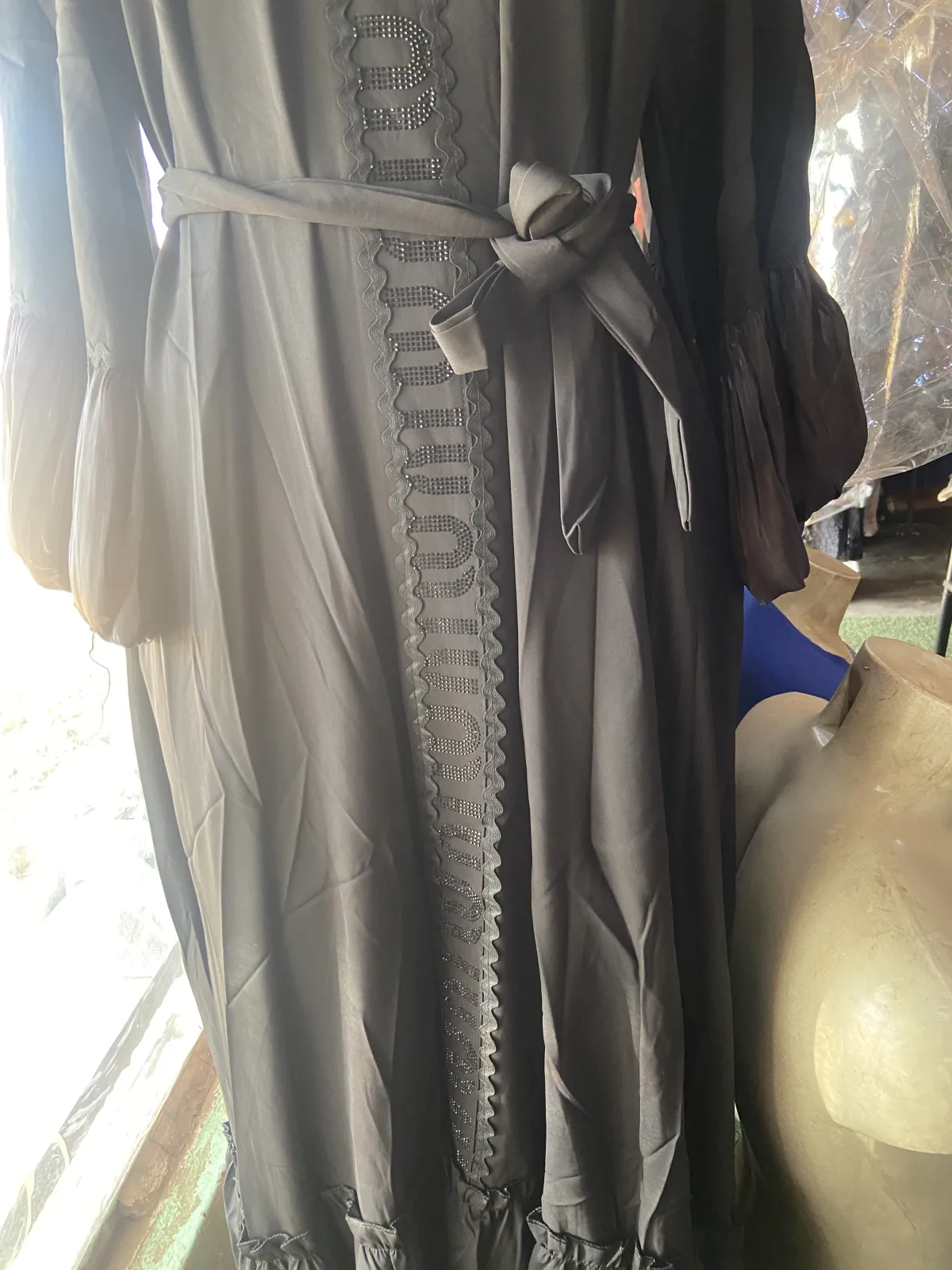 Miniature Longue robe évasée noire