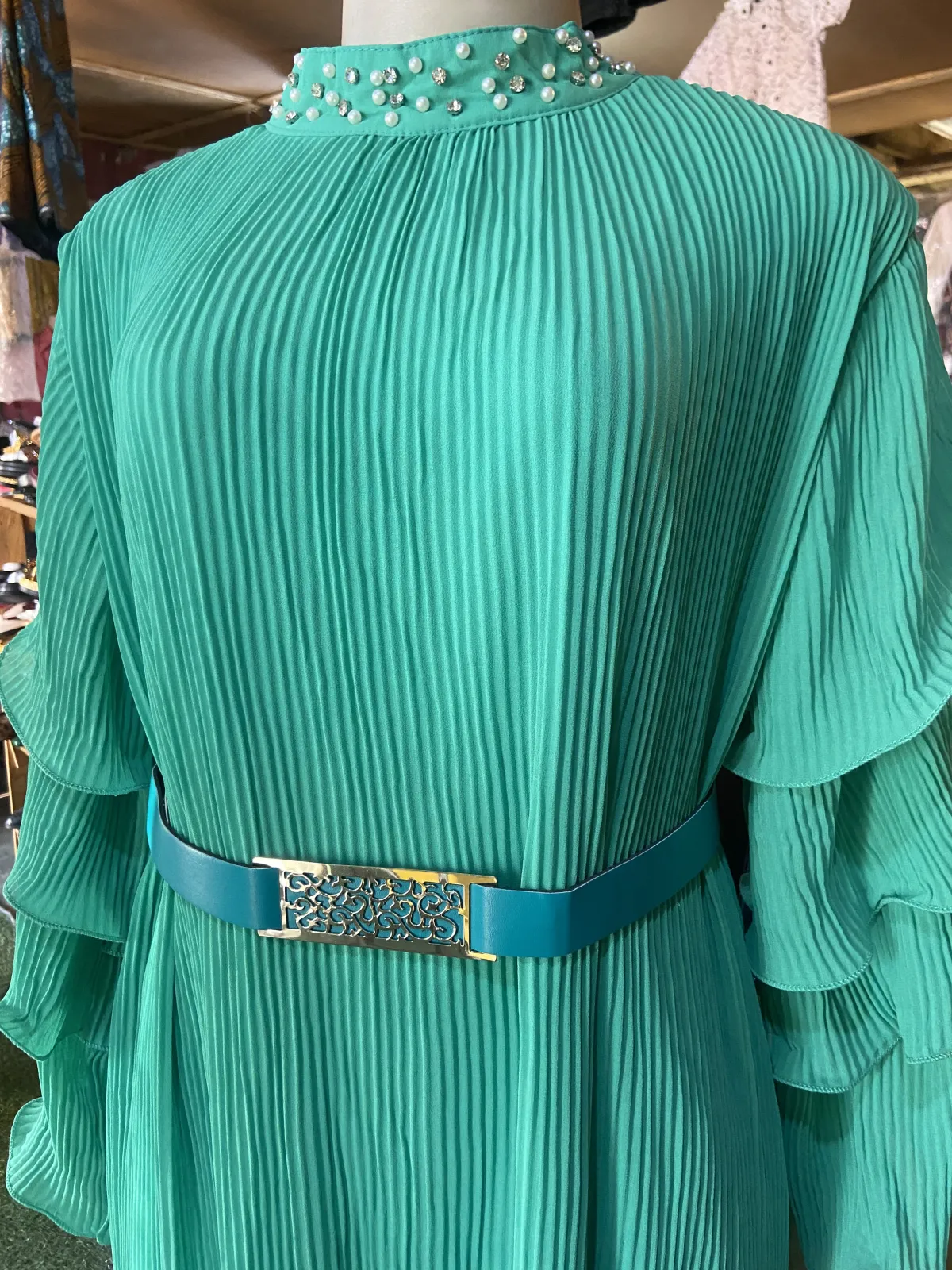 Miniature Robe longue colle mao et plissée
