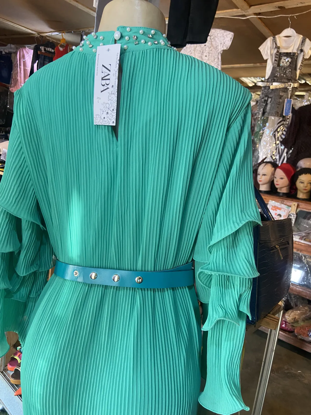 Miniature Robe longue colle mao et plissée