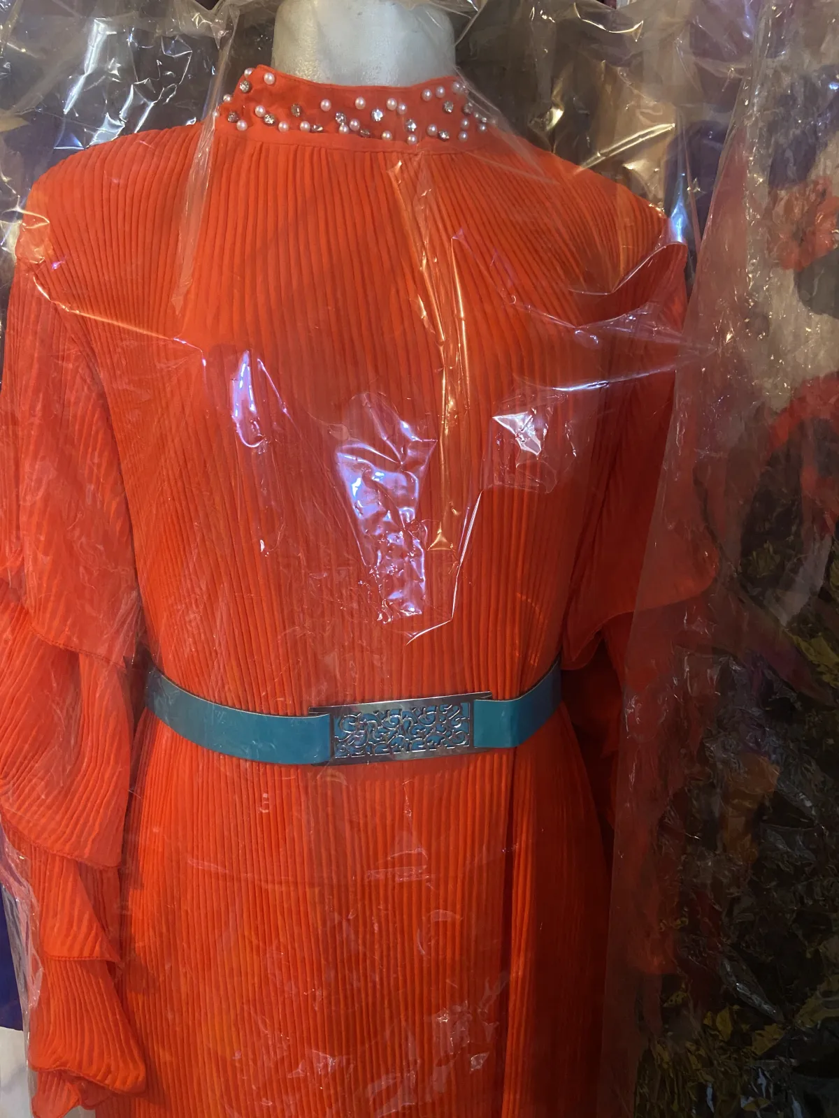 Miniature Robe longue colle mao et plissée