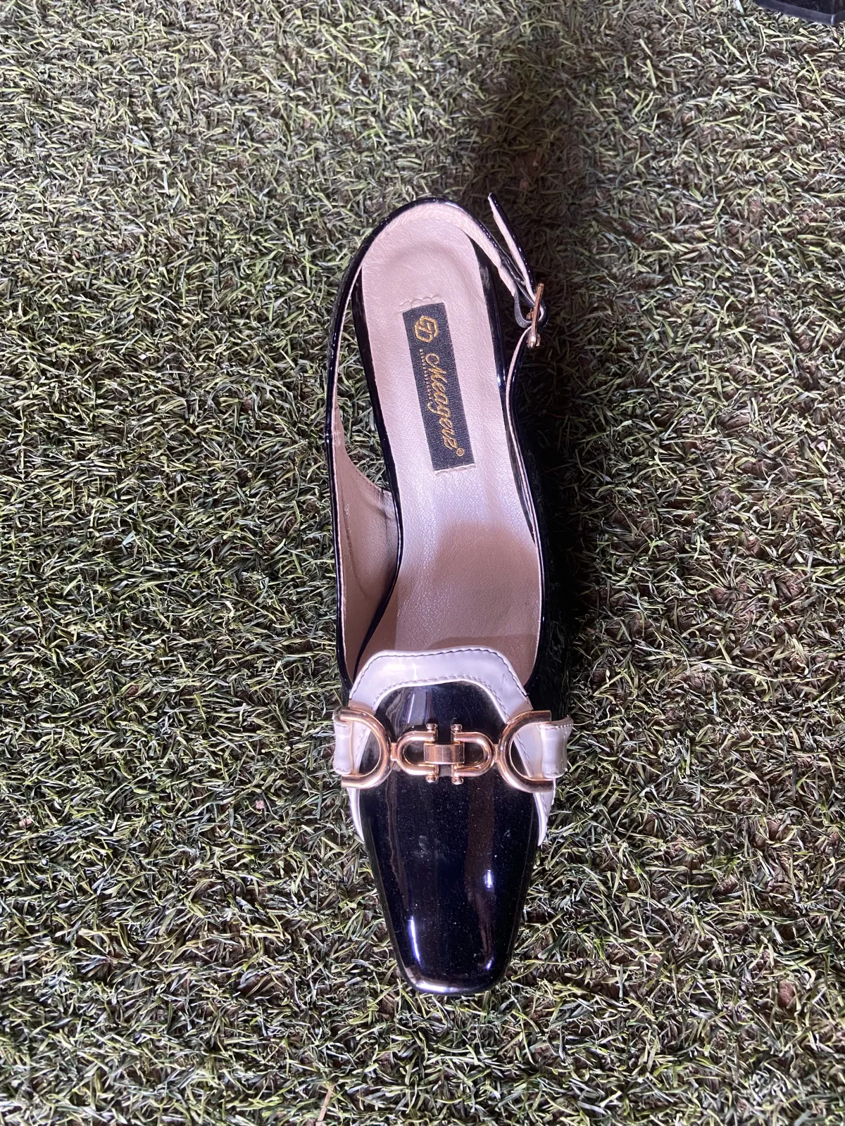 Miniature sandale grande dame