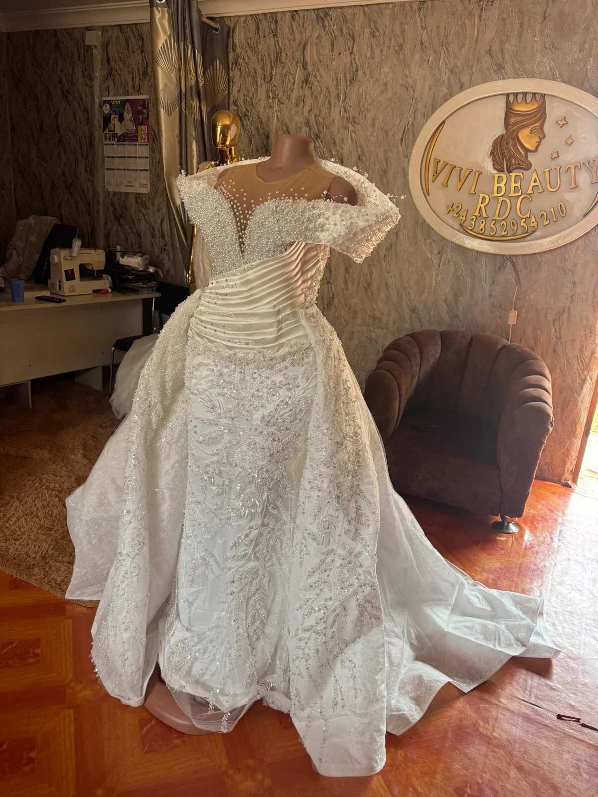 Robe à traîne détachable